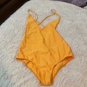 Beach Riot woman’s Yellow batching suit. Size M